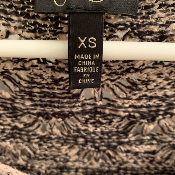 Tan & black sweater - Picture 3 of 4